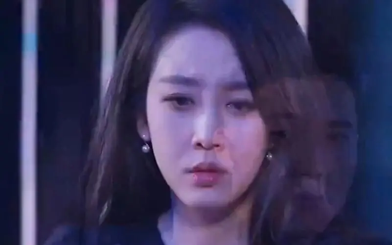 《离婚冷她三年后，霍总膝盖跪穿了》：霸总追妻火葬场？深度解读虐恋情深！